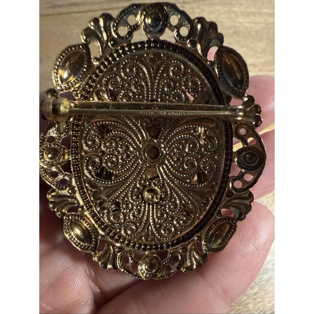 Vintage Cameo Brooch Germany Gold Tone Filigree Amber Rhinestone Pin - Picture 4 of 5